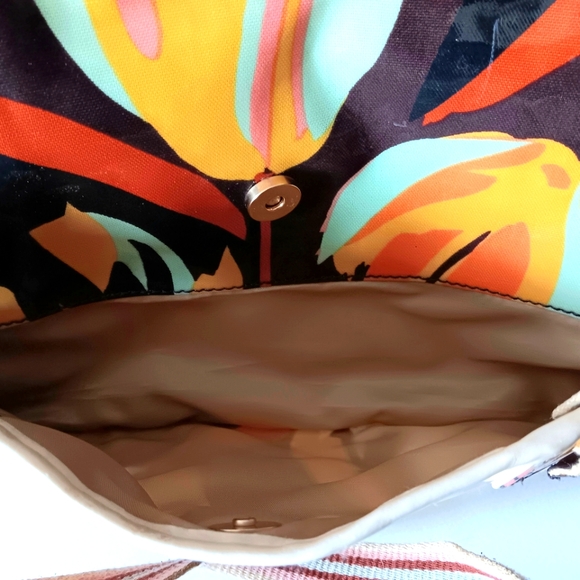 VTG Missoni Y2K vinyl abstract satchel with canvas straps. - Picture 3 of 15